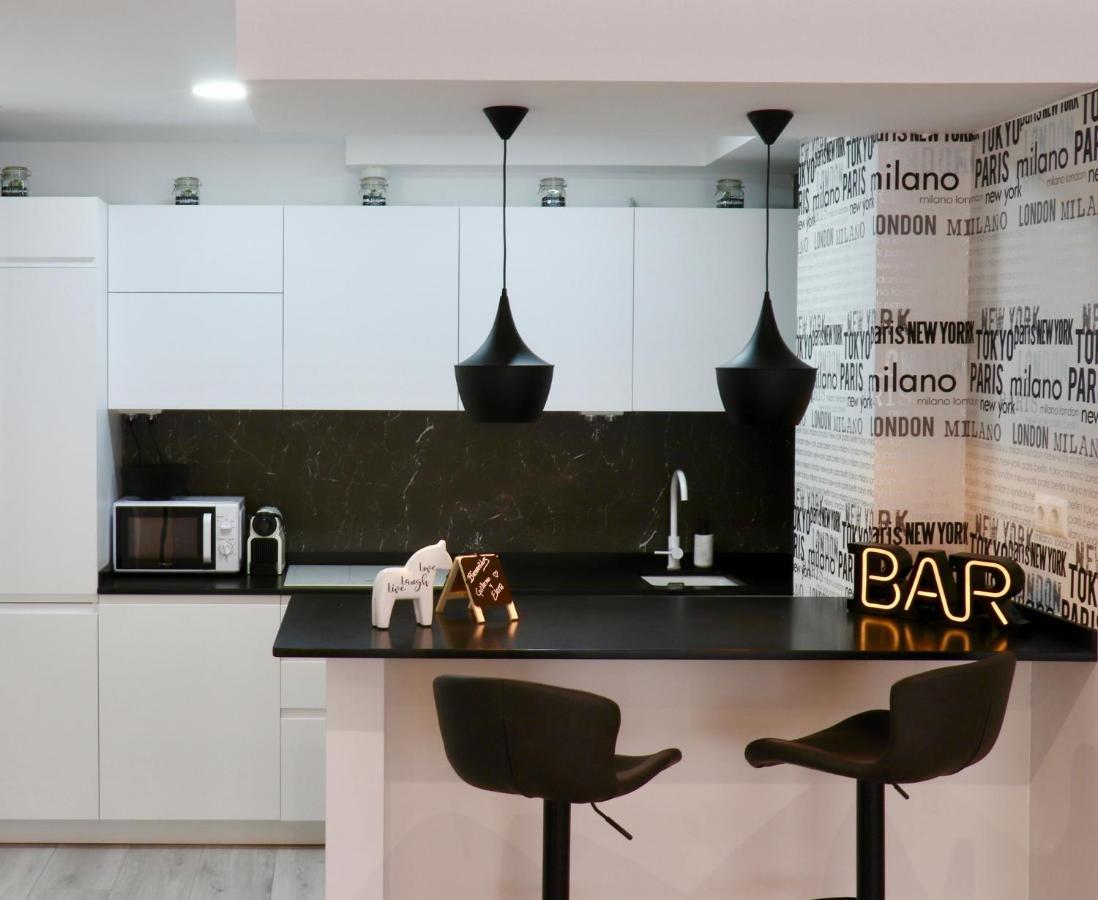 Black And White Suitte "Plaza" Noja Dış mekan fotoğraf